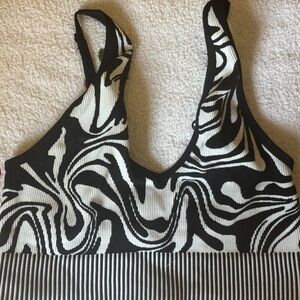 Medium garage black and white zebra like print tank top ! ~never worn